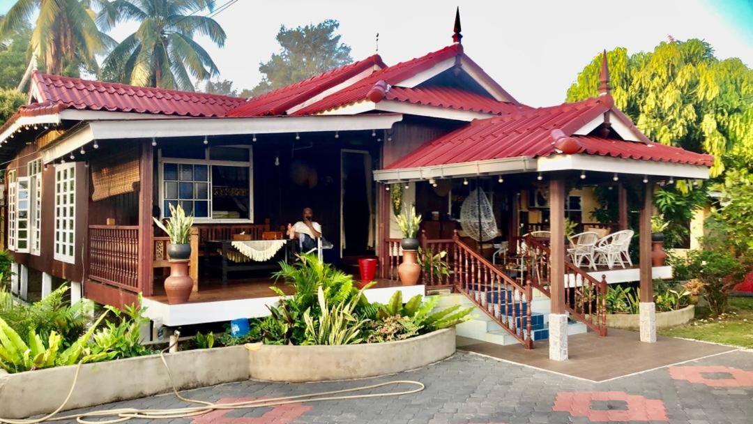 Kampong Pengkalan Maras Lakse Inn Homestay מראה חיצוני תמונה