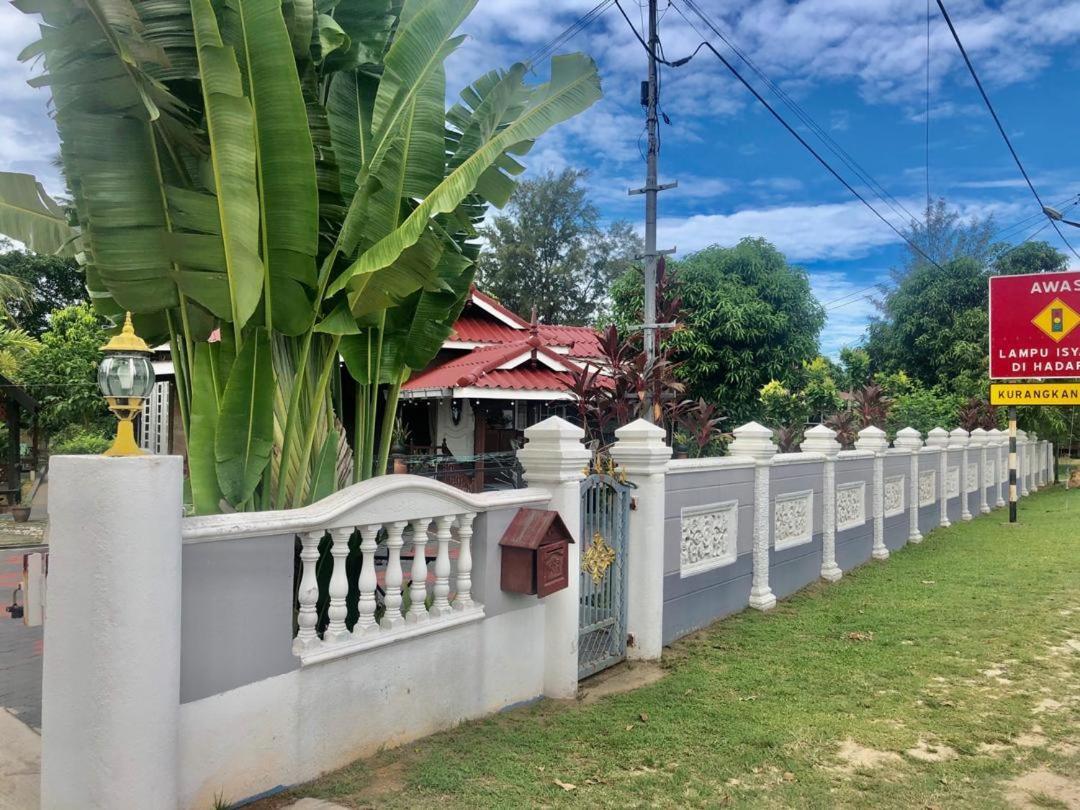 Kampong Pengkalan Maras Lakse Inn Homestay מראה חיצוני תמונה