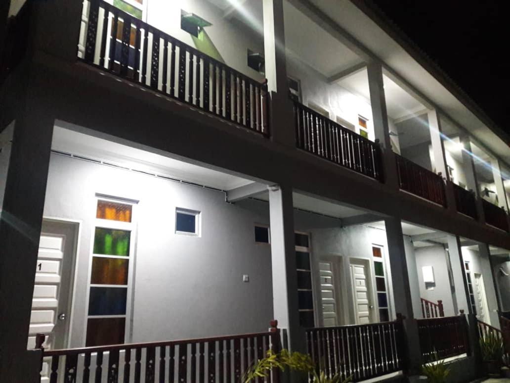 Kampong Pengkalan Maras Lakse Inn Homestay מראה חיצוני תמונה